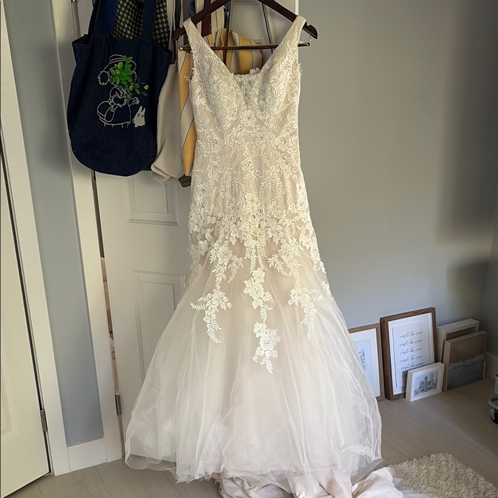 Must go! Anthropologie BHLDN Wedding Dress!!